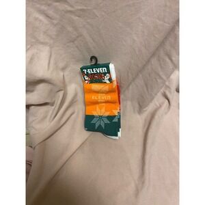 NEW 7-ELEVEN LIMITED HOLIDAY EDITION CHRISTMAS SOCKS 1 PAIR 711 WINTER GEAR LOG0